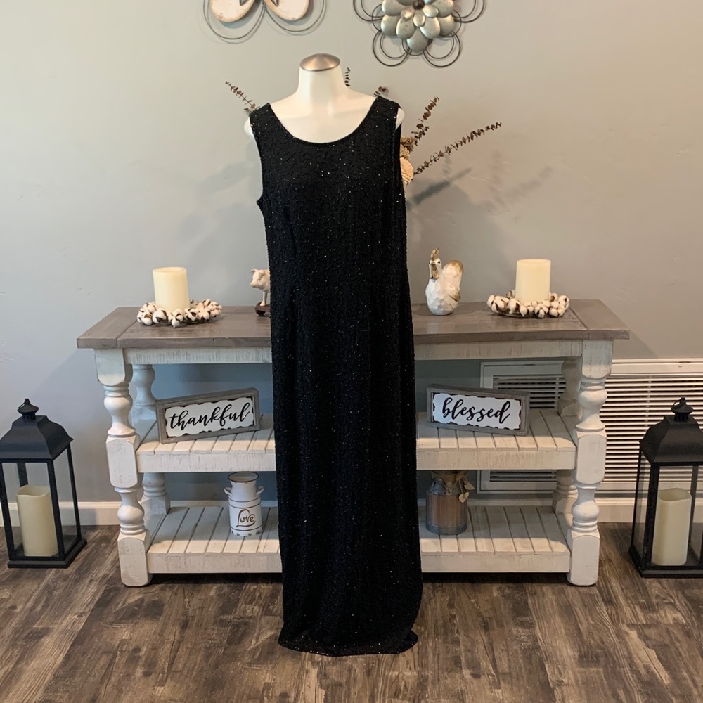 Chic Black Sleeveless Maxi Dress